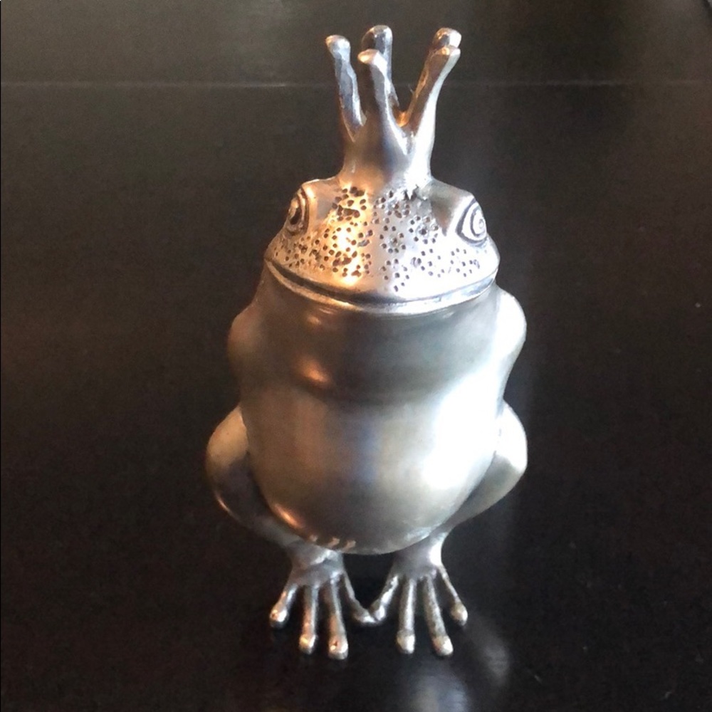 Prince Charming Frog Statue